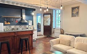 The Clock Apartment An Authentic Apartment In The City Center